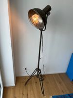 Tripod floor lamp Stehlampe Industrial design