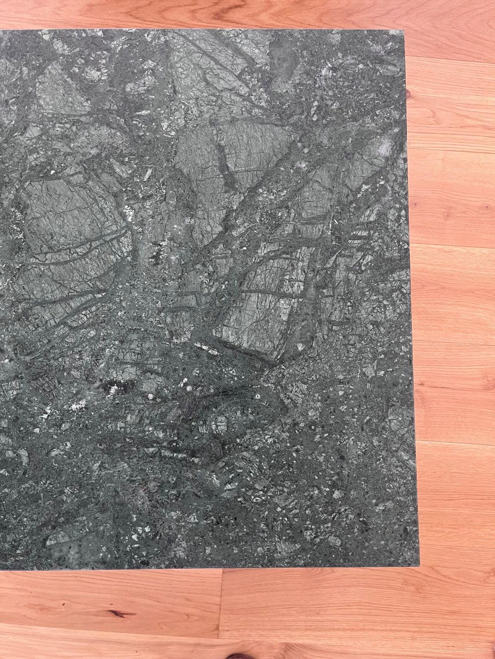 Tavoli: Modern Scandinavian Green Marble Coffee Table – Usato da Zürich venduto da nil_l7fb 3