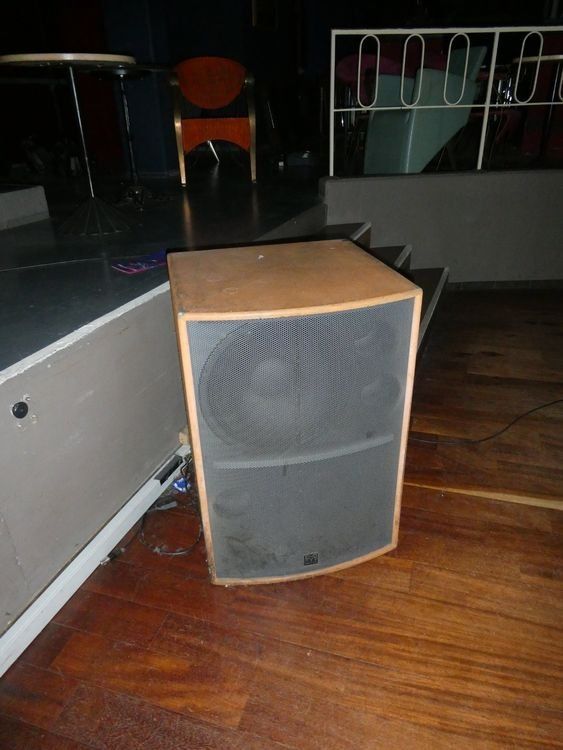 Casse acustiche: Martin Audio Systems EM76 / EM251 – Usato da Rothrist venduto da Pamosliq 1