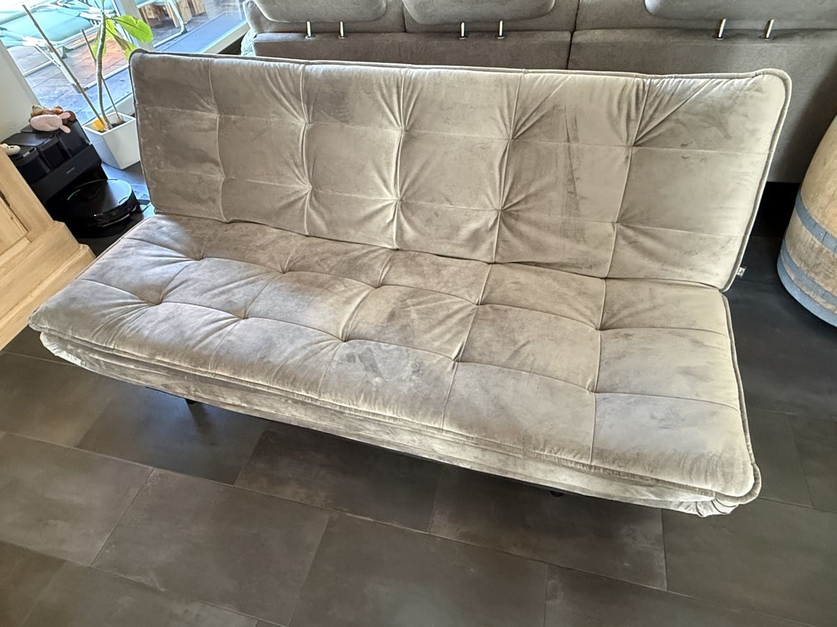 Sofas: Schlafsofa,  1x gebraucht – Neu (gemäss Beschreibung) aus Halden von Remosa