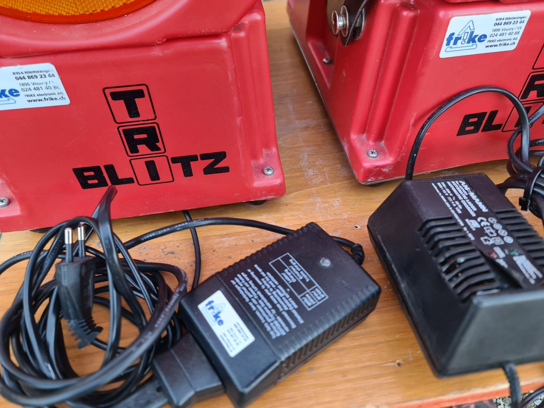 Flash: 8 Stück TRI-BLITZ Baustellen Sicherheitsleuchte Warnleuchten – Usato da Uerkheim venduto da Justi.y 3