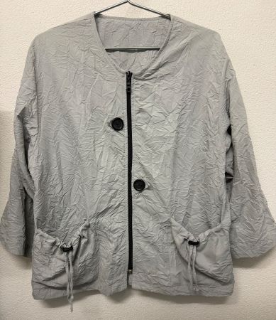 Leichte Damen Jacke, grau Grösse L mit Druckknöpfen