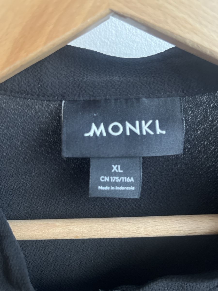Monki Vestiti: MONKI Kleid schwarz Grösse XL oversize – Usato da Zürich venduto da Atelier8009 1