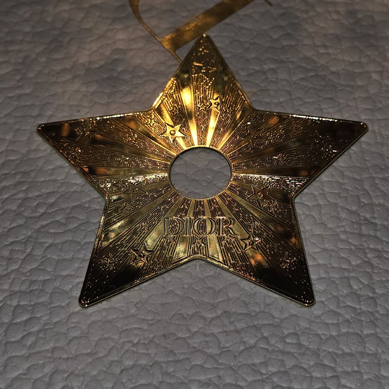 Toutes les décorations: Original Dior Stern 2026 – Neuf avec emballage d'origine à wallisellen par funkelsternchen5