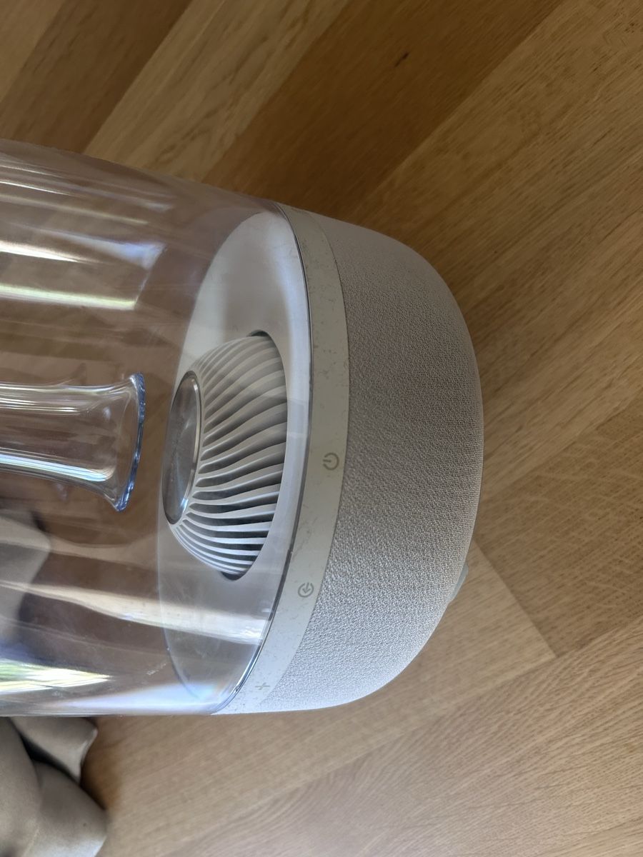Harman-Kardon Casse acustiche: Harman Kardon Aura Wireless Speaker White good condition – Difettoso da Belp venduto da jan_6yvx 4
