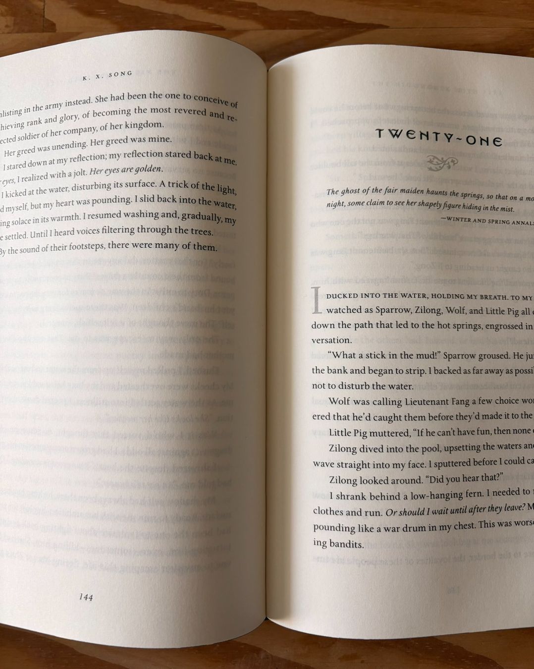 Libri: The Night Ends with Fire - K. X. Song – Usato da Schlieren venduto da con_hdp9 5