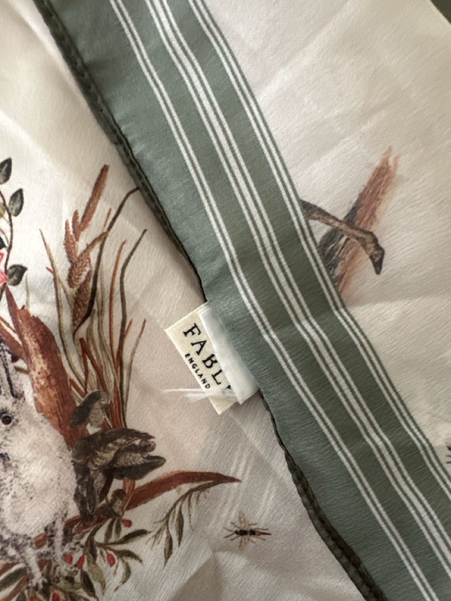 Foulard & Sciarpe: Échange Fable England  – Usato da Confignon venduto da mel_9m6w 2