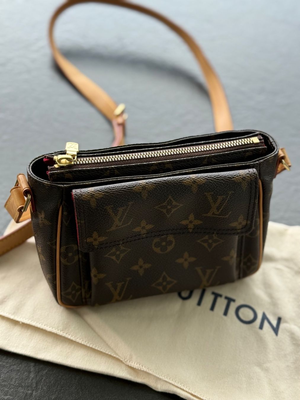 Louis Vuitton Borse da donna: LOUIS VUITTON Monogram Canvas Viva-Cite PM Bag – Usato da Lommis venduto da loqi