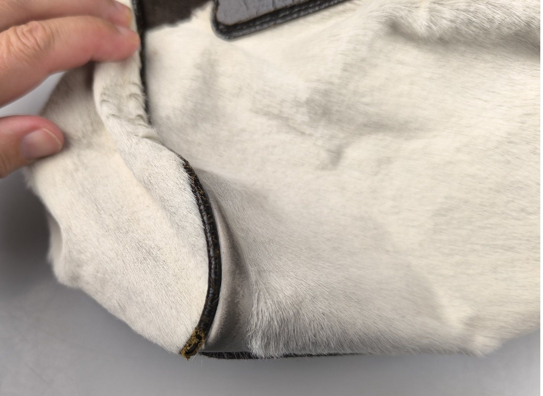Miu Miu Sacs femmes: Miu Miu Handtasche Kuhfell – D'occasion à Rüti ZH par Restwert_Rueti_ZH 4