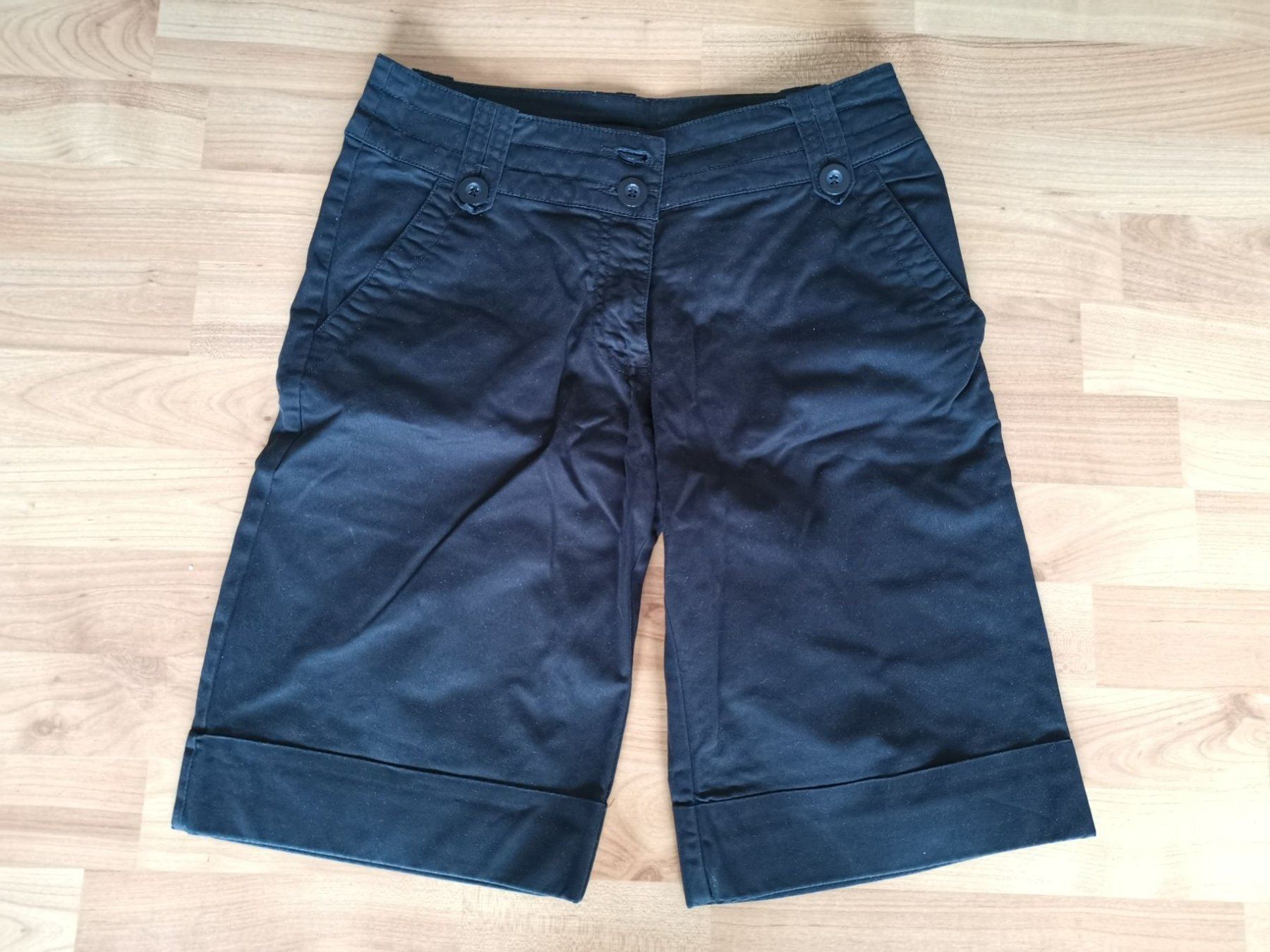 Hosen: 3 Damen Shorts, Grösse 36 – Gebraucht aus Niederweningen von sho_mb8y 2