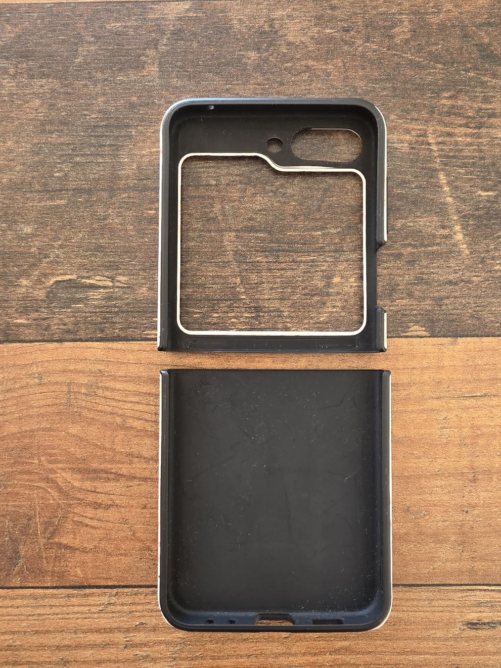 Samsung Telefoni cellulari / Smartphones: Handyhülle Samaung Galaxy Z Flip 5 – Usato da Solothurn venduto da leo_8kdh 1