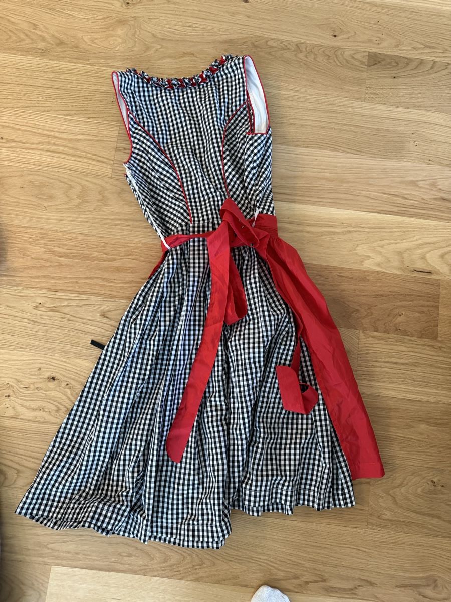 Robes: Dirnld Esemara Grösse 38 – D'occasion à Münchenstein par laax7 1