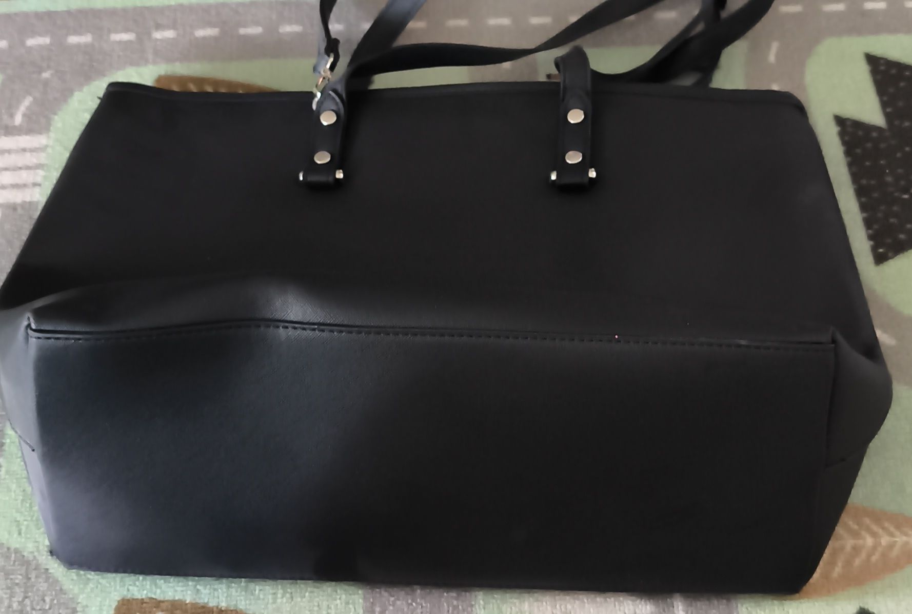 Borse da donna: Schwarze Handtasche- neuwertig – Usato da Aarwangen venduto da Byv7