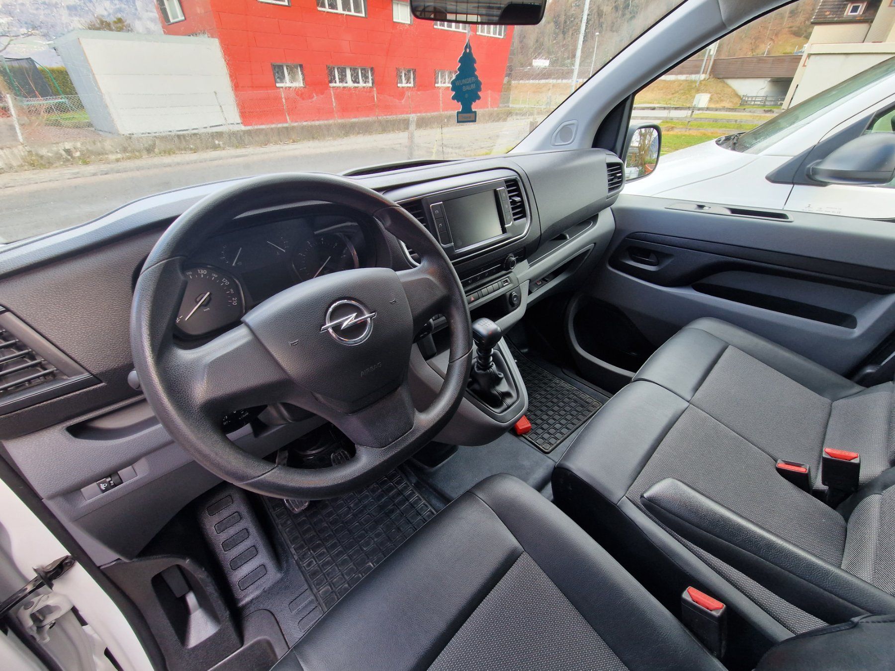 Opel Veicoli commerciali: Opel Vivaro Cargo 2.0 NUR 29500KM – Usato da Flums venduto da Michigrind90 2