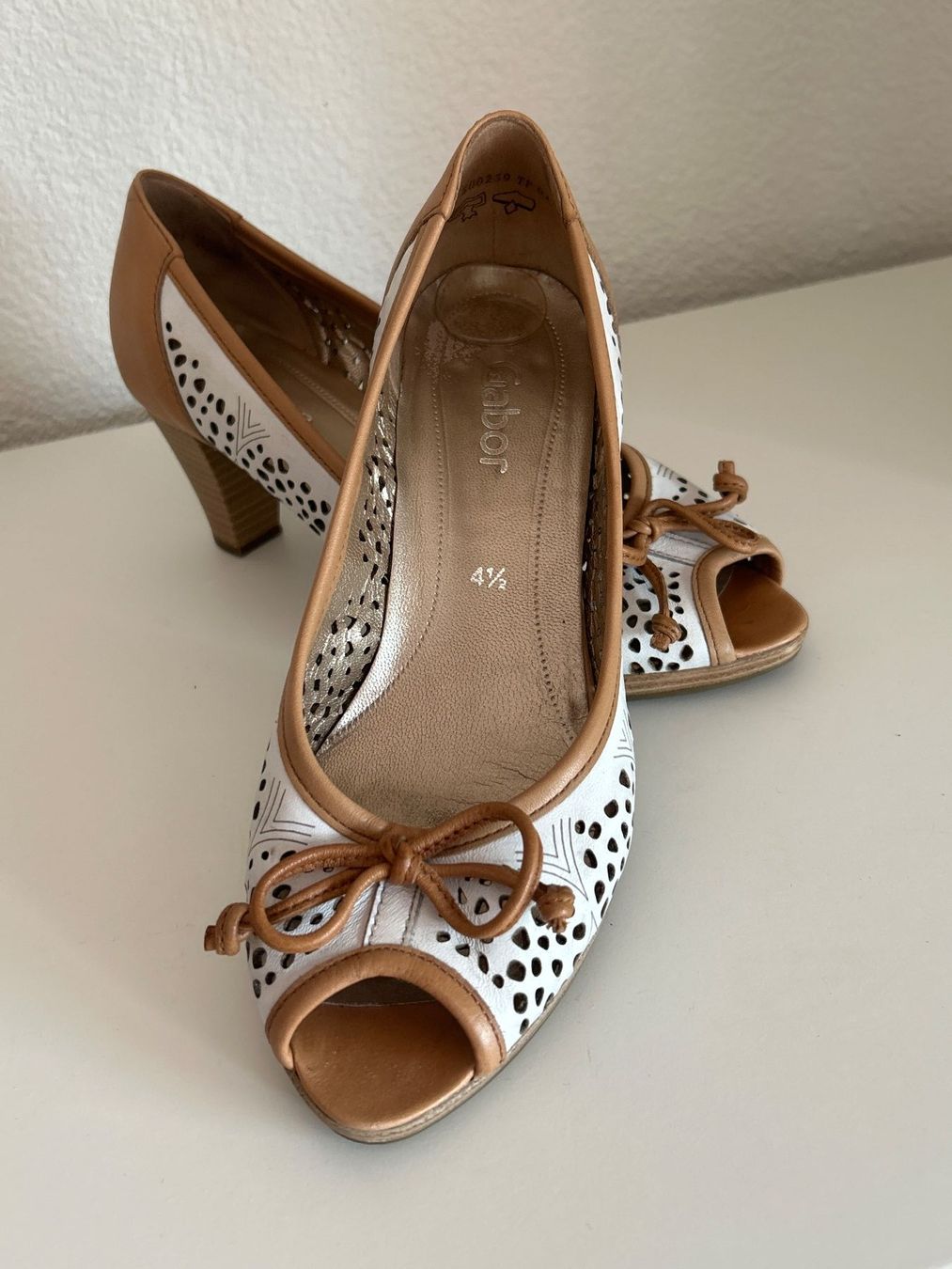 Gabor Scarpe da donna: Gabor Pumps weiss/braun echtes Leder Grösse 4 1/2 – Usato da Brunnen venduto da Nala2929 3