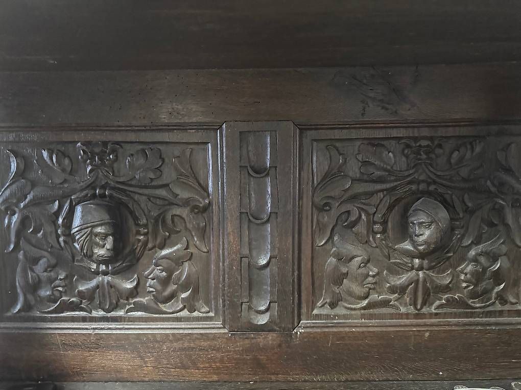 Kommoden: Antikes Massivholz-Sideboard / Buffetschrank Handgeschnitzt – Gebraucht aus Oberengstringen von Noorrraaa 2