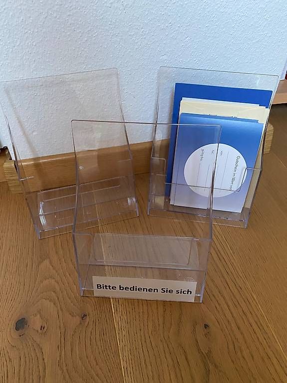 Allestimento di negozi e stand fieristici: Prospekthalter,Tischaufsteller, Vistenkartenhalter – Usato da Pratteln venduto da Siri04