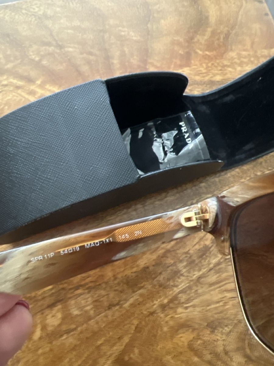 Prada Occhiali & Lenti: Stylish Prada Sunglasses with Case – Usato da Zürich venduto da tan_8nxr 3