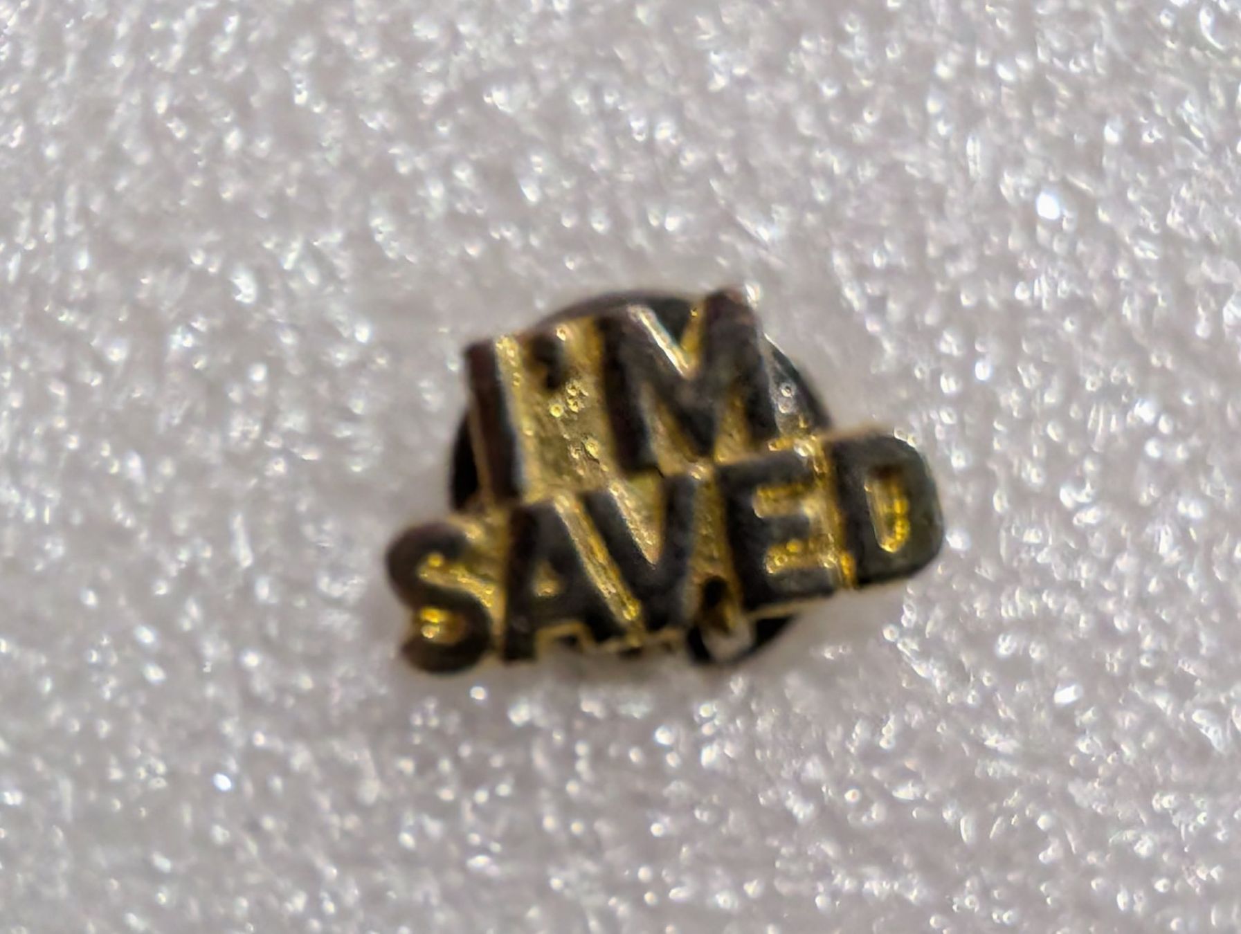 Plaketten & Abzeichen: Ansteckpin 144: I'm Saved – Gebraucht aus Oppligen von Pin-Fall-Shop