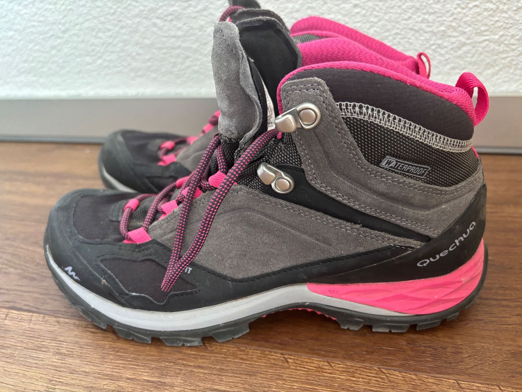 Decathlon Scarpe da donna: Wanderstiefel Quechua wasserdicht Gr. 40 – Usato da Effretikon venduto da Jana_K 1