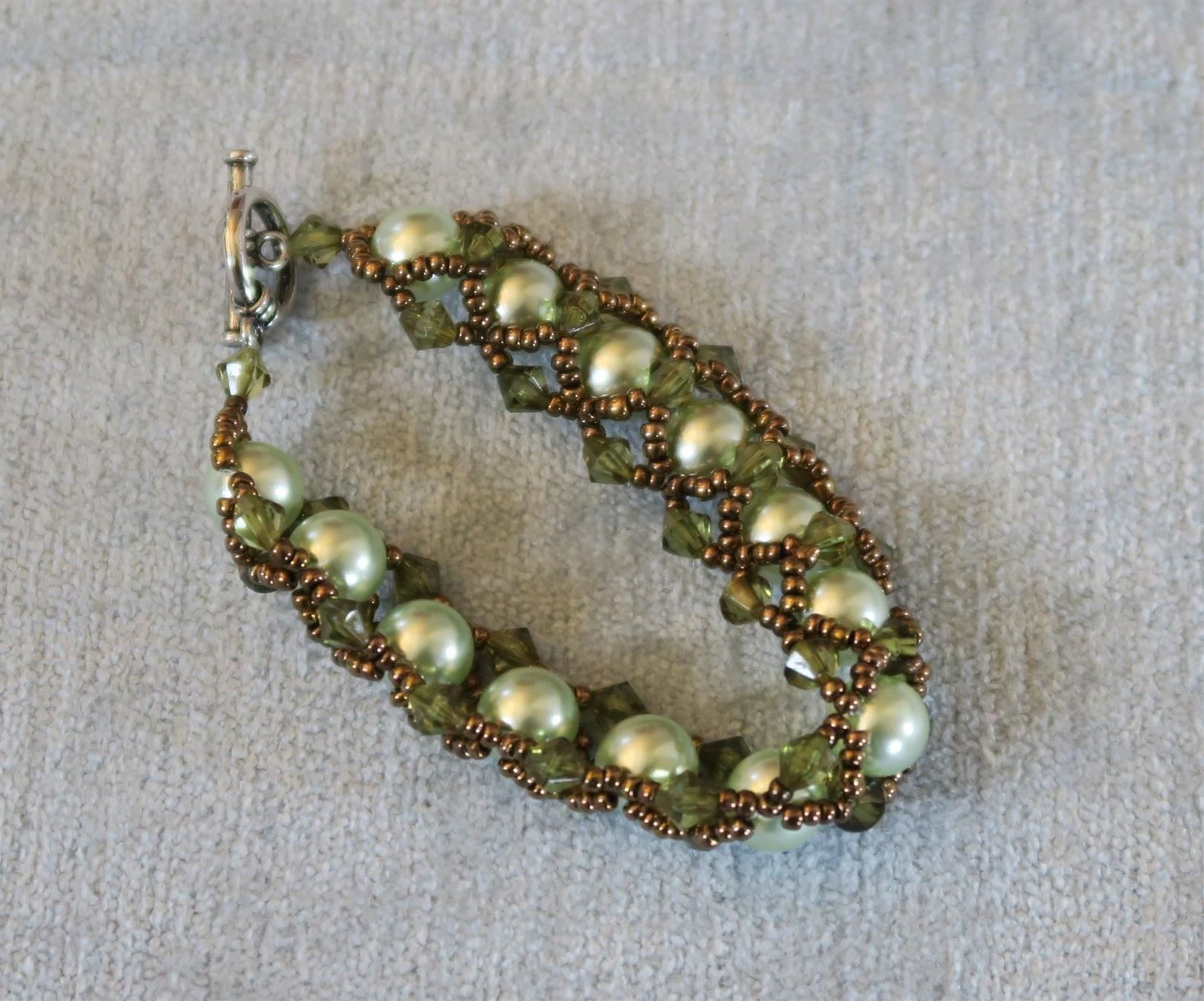 Bracciali & Braccialetti: Armband Glas/Wachsperlen – Nuovo (secondo la descrizione) da Brittnau venduto da marlenestone