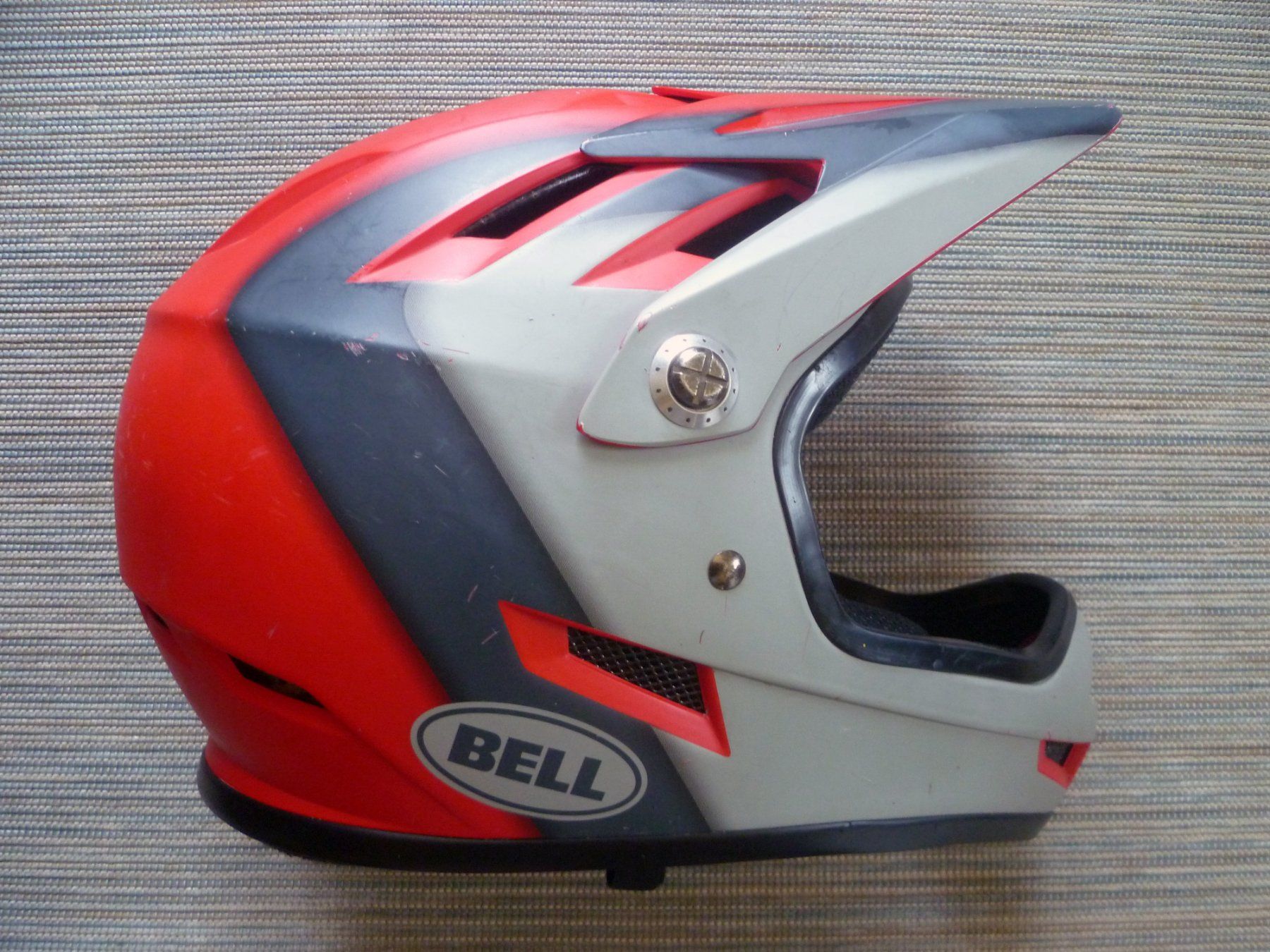 Uvex Caschi: Fahrradhelm Bell Sanction - rot / grau – Usato da Aarau venduto da Rdodger