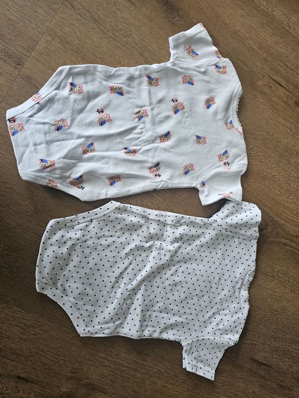 Lotti & Set di vestiti: 2x Babybodys Baumwolle 9M NEU – Nuovo (secondo la descrizione) da Büttikon AG venduto da PAM120319 2