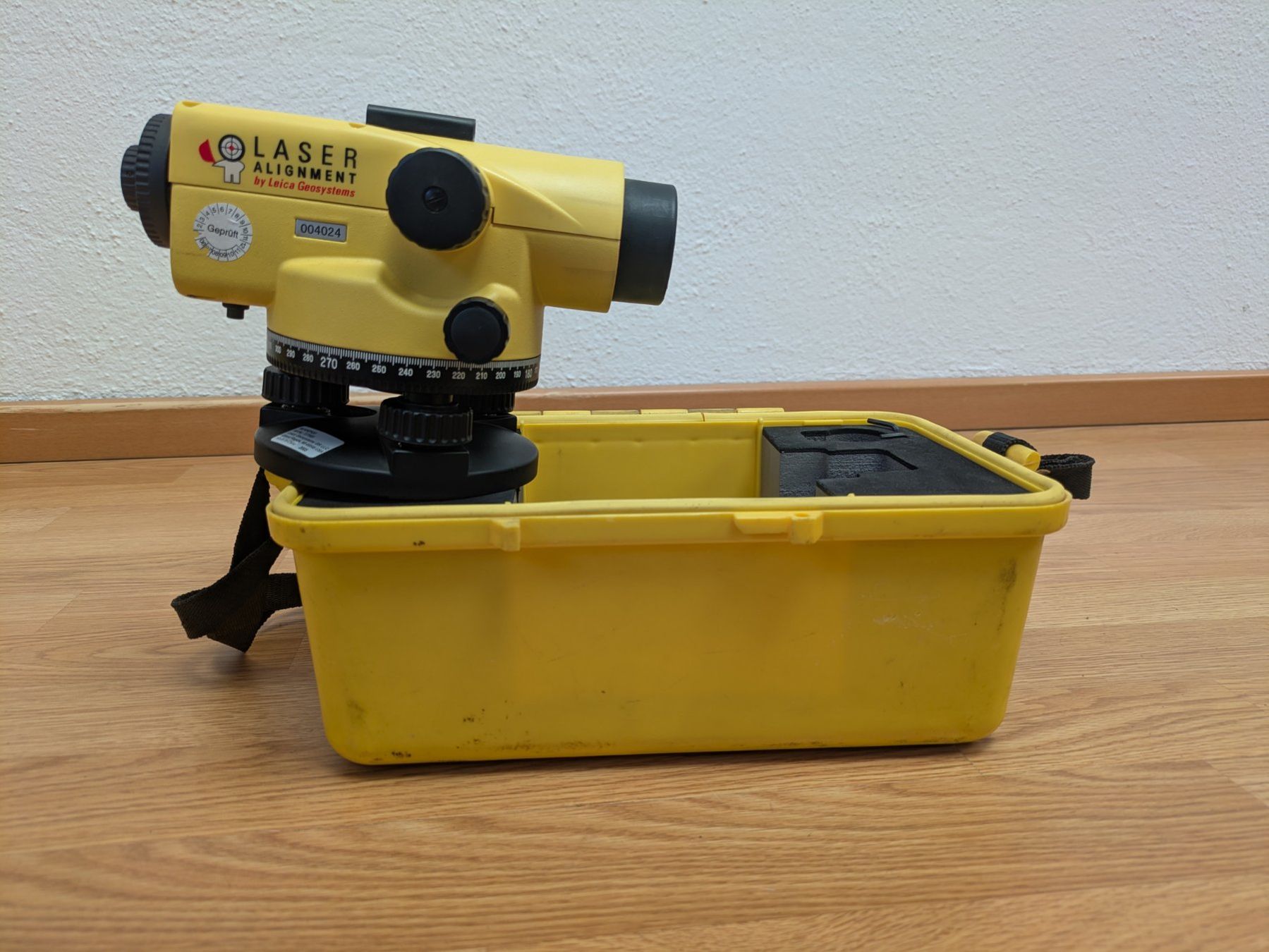 Leica Messen: Nivelliergerät LEICA Runner 20 – Gebraucht aus Flamatt von WeibelAG 1
