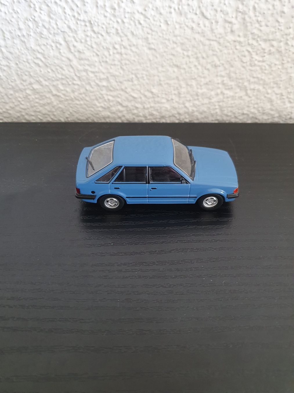 Ford Modellini d'auto: Blauer Ford Escort MK3 Modellauto 1:43 – Nuovo (secondo la descrizione) da Wiedlisbach venduto da leiku88 1