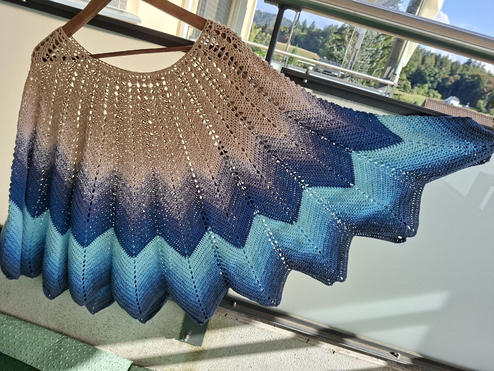 Sonstige Damenmode: Poncho/Umhang – Neu und originalverpackt aus Köniz von may_22vq