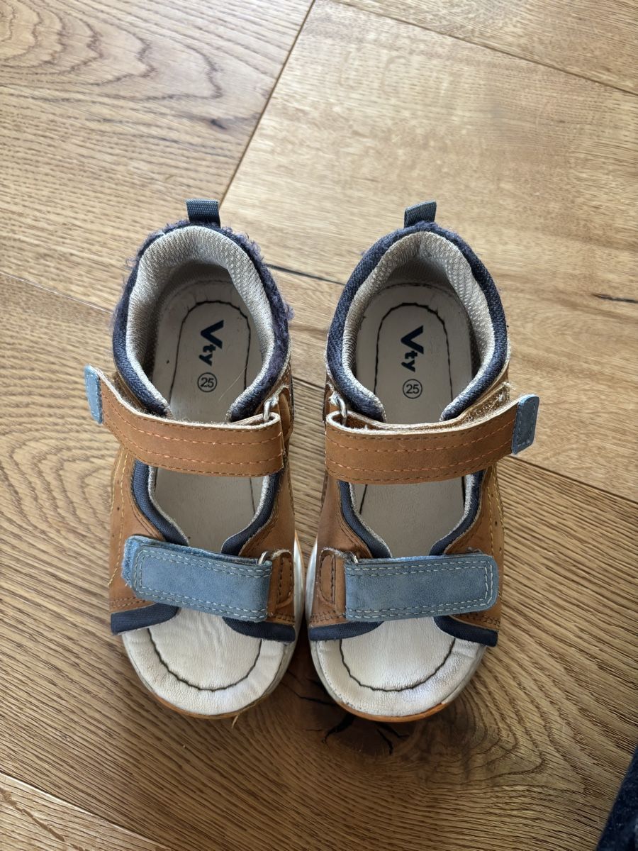 Scarpe per ragazzi: Sommer Sandalen Grösse 25 – Usato da Egnach venduto da Tiina_ 1