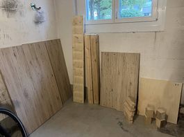 Verschiedene Holzplatten, Balken & Holzreste