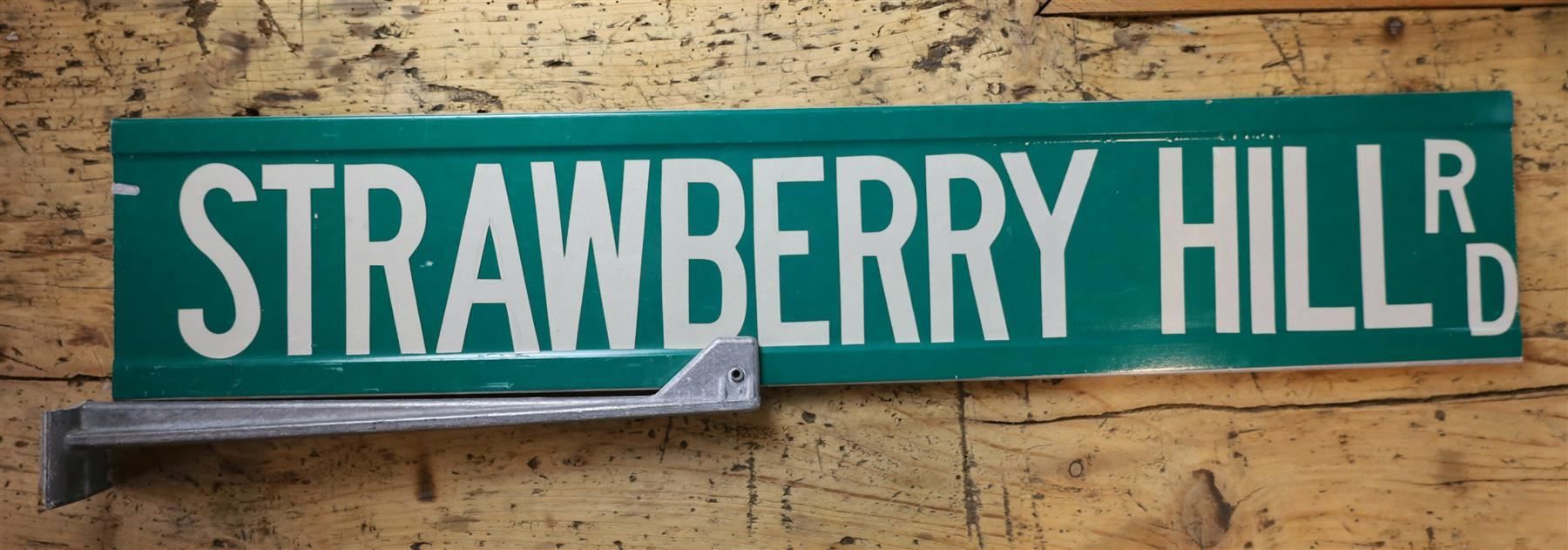 Schilder: Strassenschild "Strawberry Hill Road" – Gebraucht aus Birrwil von brandschatz_birrwil 1