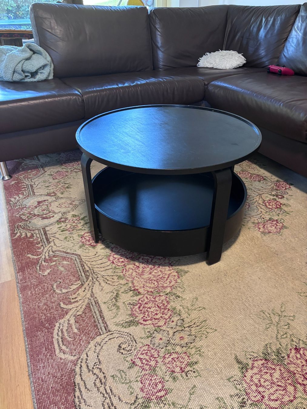 Ikea Tische: Runder Salontisch / Couchtisch – Gebraucht aus Zürich von tim_9jgh