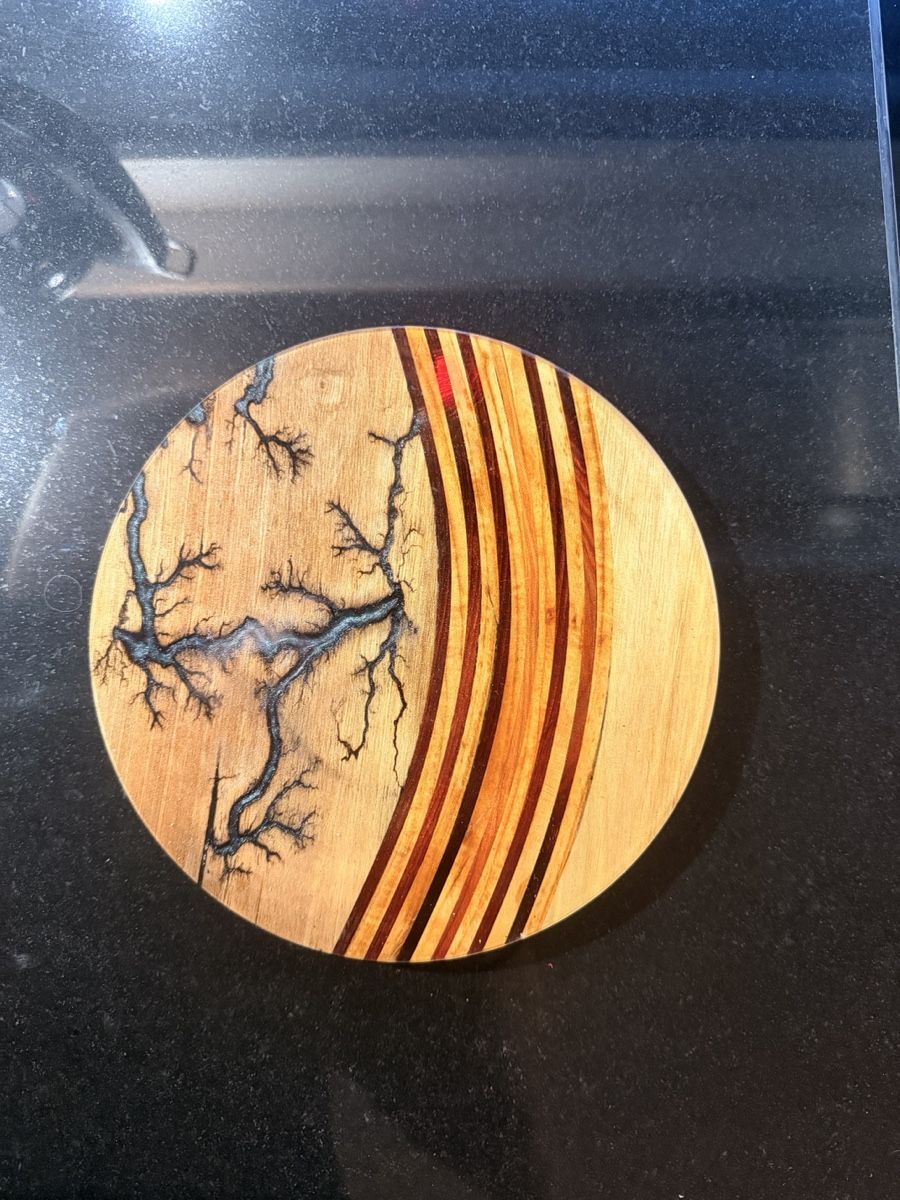 Articoli in legno: Holzbrett mit Epoxy - Einzigartig!✨ – Nuovo (secondo la descrizione) da St. Niklaus VS venduto da jas_13