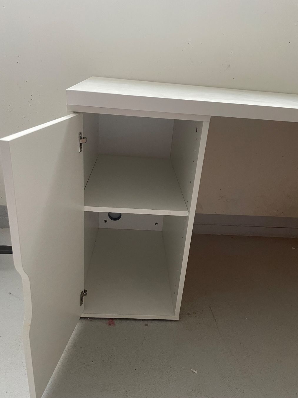 Ikea Scrivanie: Table, desk - GRATIS – Usato da Stallikon venduto da Viix 2