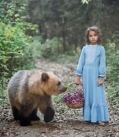 BARANTSEVA, GROSSBILD-FOTOGRAFIE AUF LEINEN, BÄR MIT MÄDCHEN