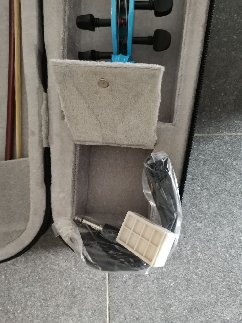 Instruments de musique: Violin case and bow – D'occasion à Rohrbachgraben par noisenomad 6