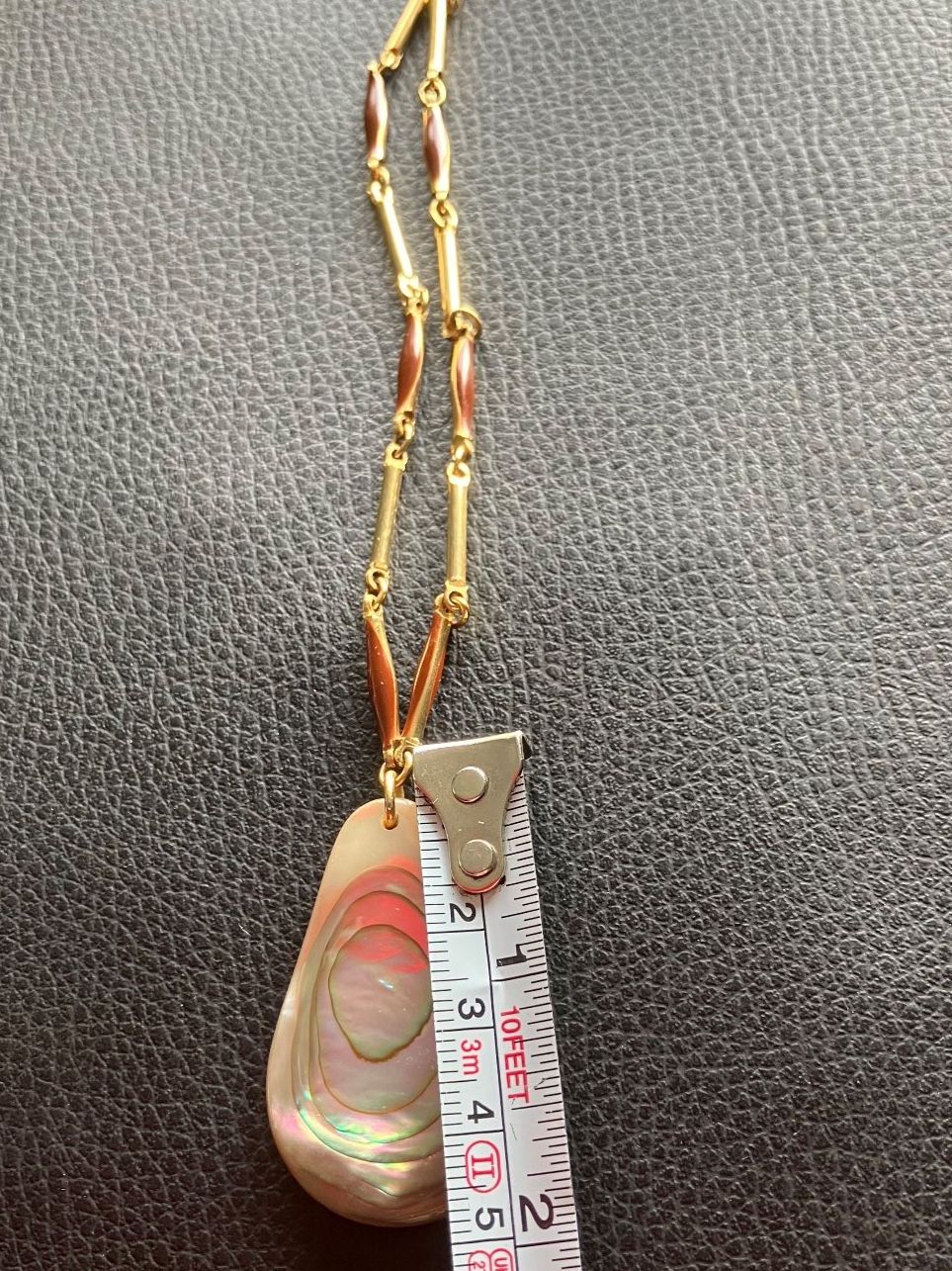 Catenine: Collier vintage avec pendentif nacre véritable, – Usato da Peseux venduto da Cresus27 4