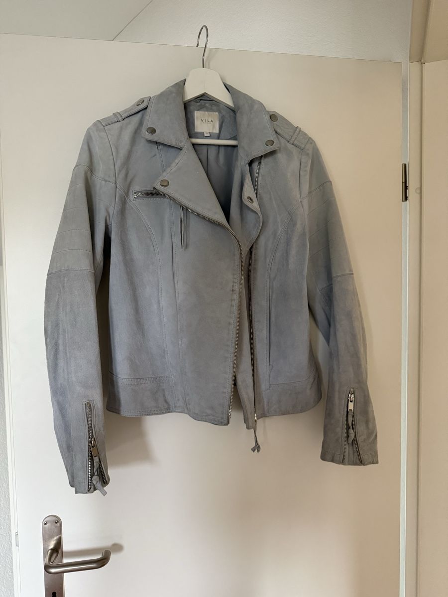 Vila Vestes: Hellblaue Wildlederjacke – D'occasion à Frauenfeld par lorinajennifer