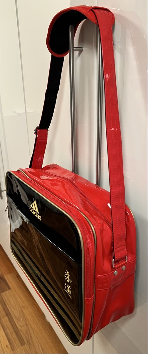 Adidas Taschen: Adidas Allzwecktasche Hochglanz  – Gebraucht aus Sevelen von Ritiplampi 2