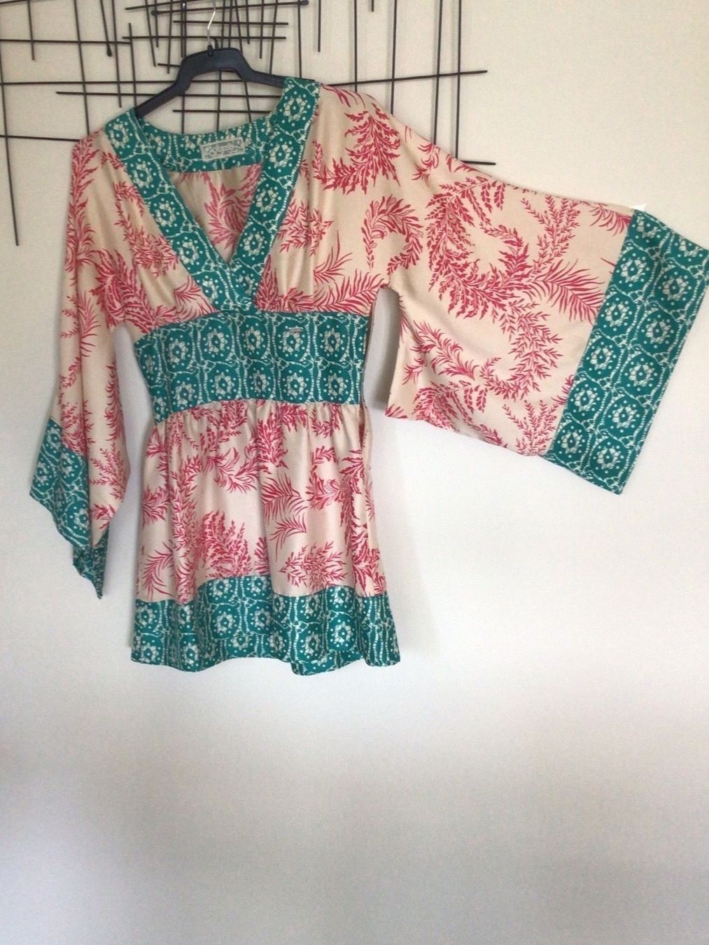 Guess Vestiti: Kleid Guess Kimono – Usato da Zürich venduto da ElarmariodeRuth 1