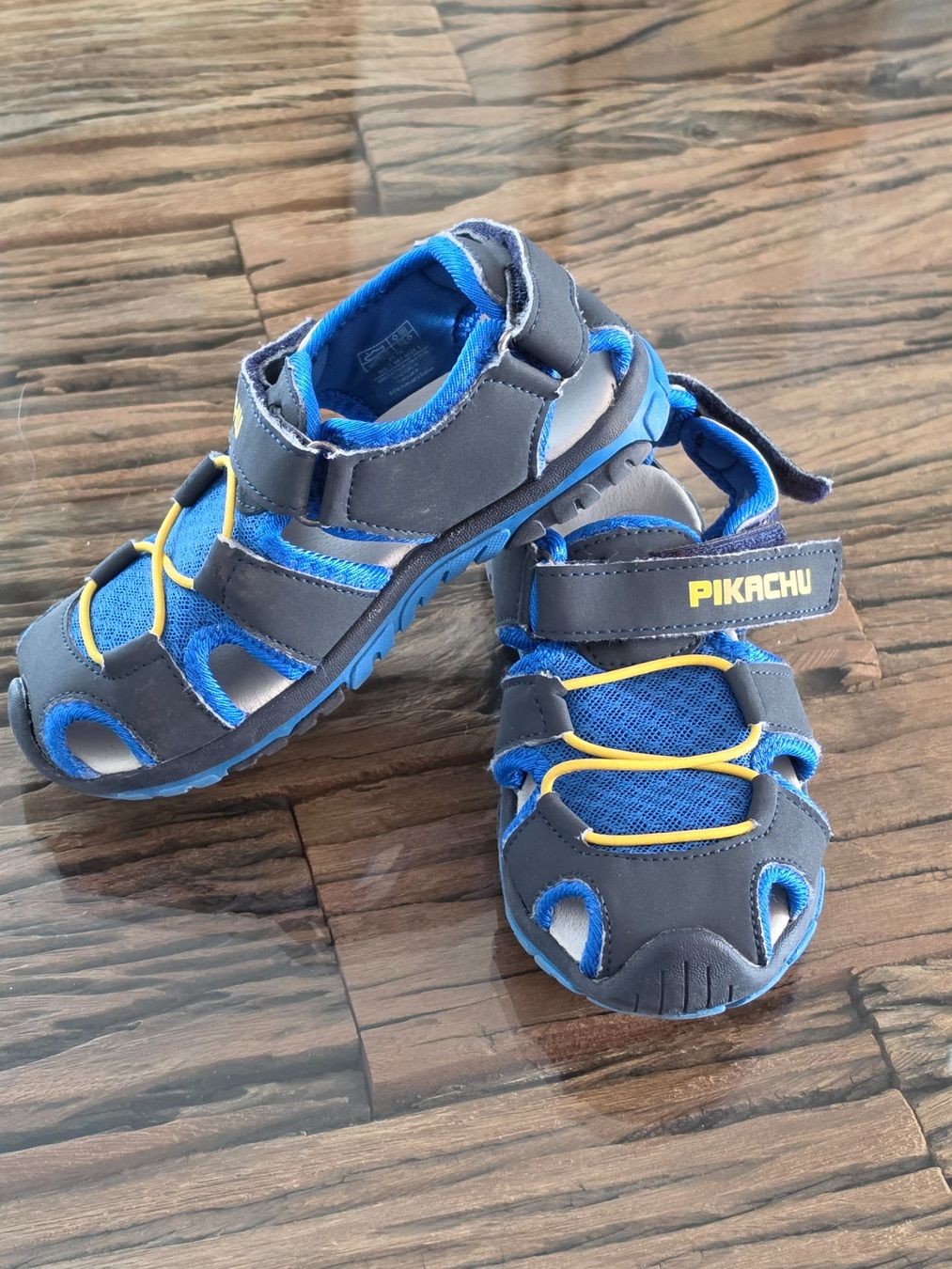 Dosenbach Scarpe per ragazzi: Pikachu Sommerschuhe Klett Gr.29 – Usato da Birr venduto da V-K