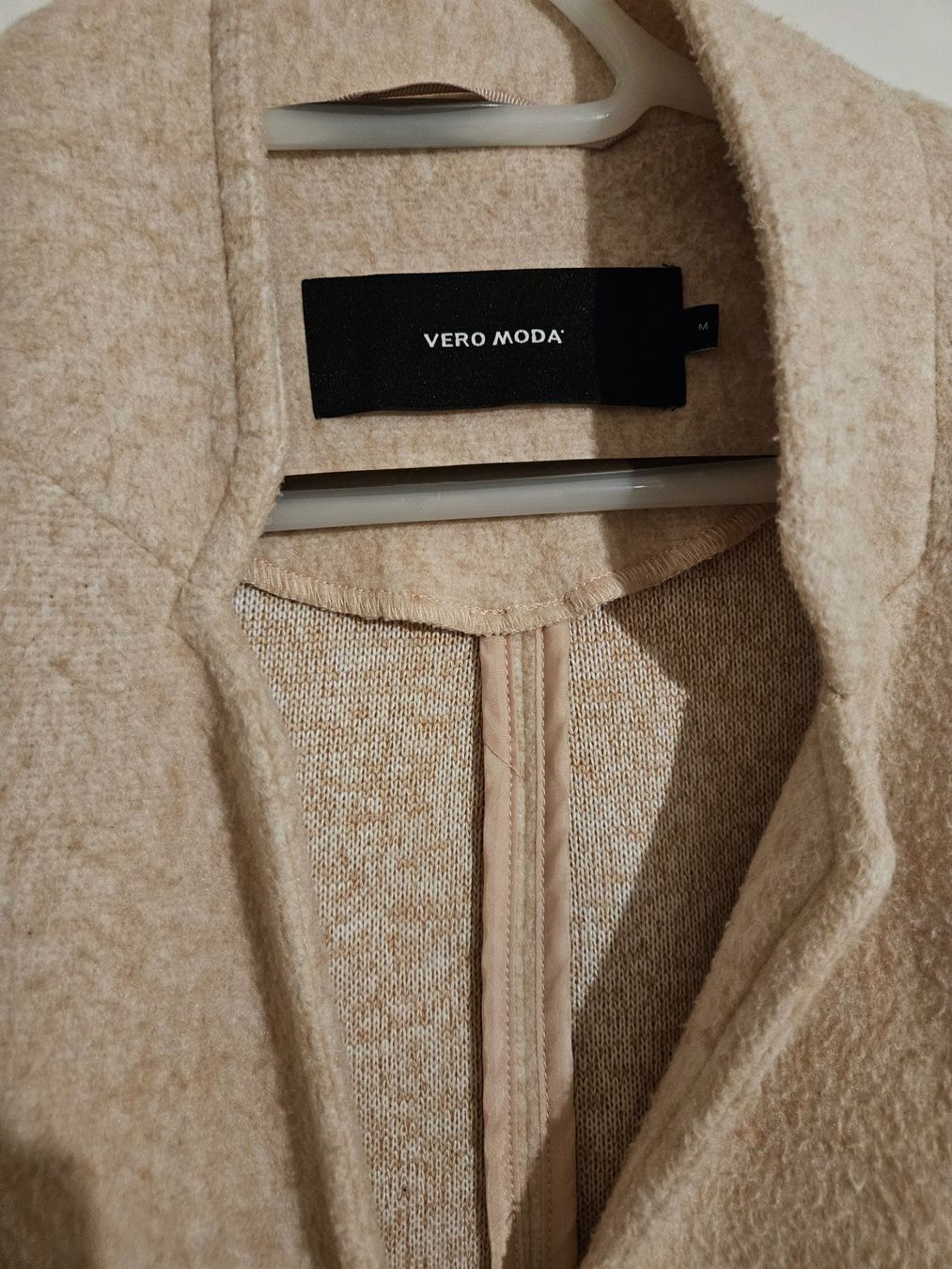 Vero Moda Cappotti: VERO MODA Herbstmantel Gr. M hellrosa kuschelig warm – Usato da Sennhof (Winterthur) venduto da HG2019 1