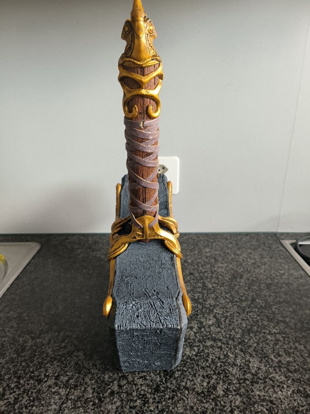 Tutte le decorazioni: Mjölnir Hammer Dekoobjekt ca. 38cm  – Usato da Emmenbrücke venduto da Marco01334 1