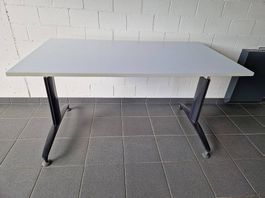 Schreibtisch