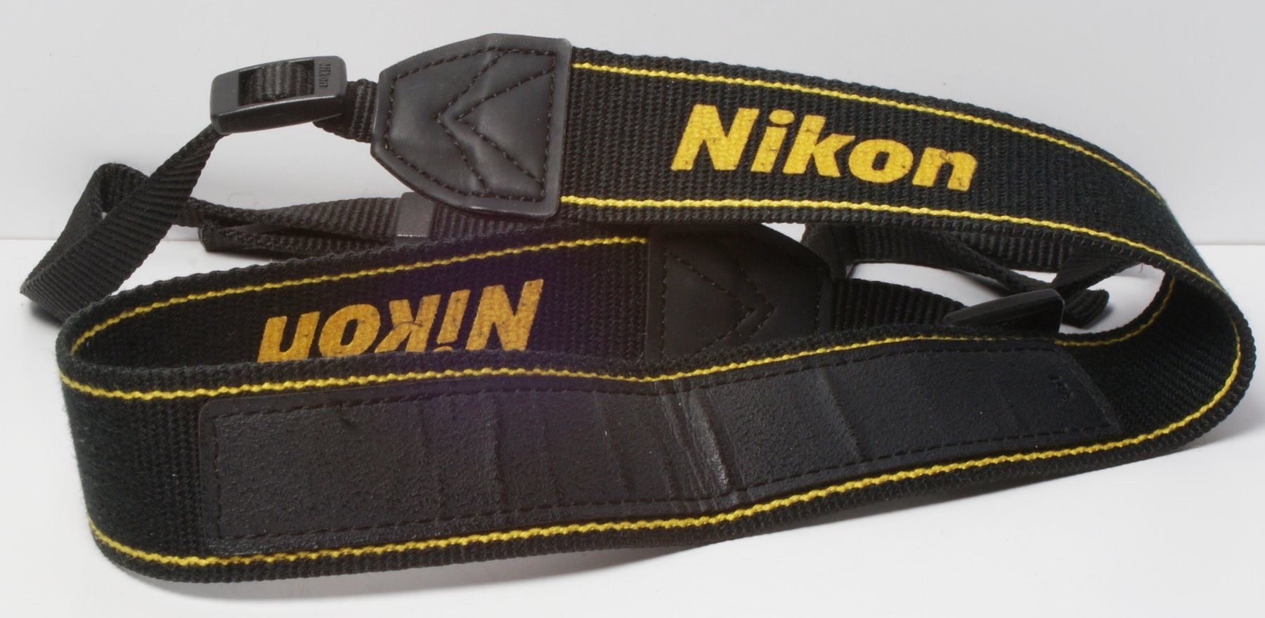 Nikon Altri Accessori: original NIKON Tragriemen – Usato da Lostorf venduto da real-value