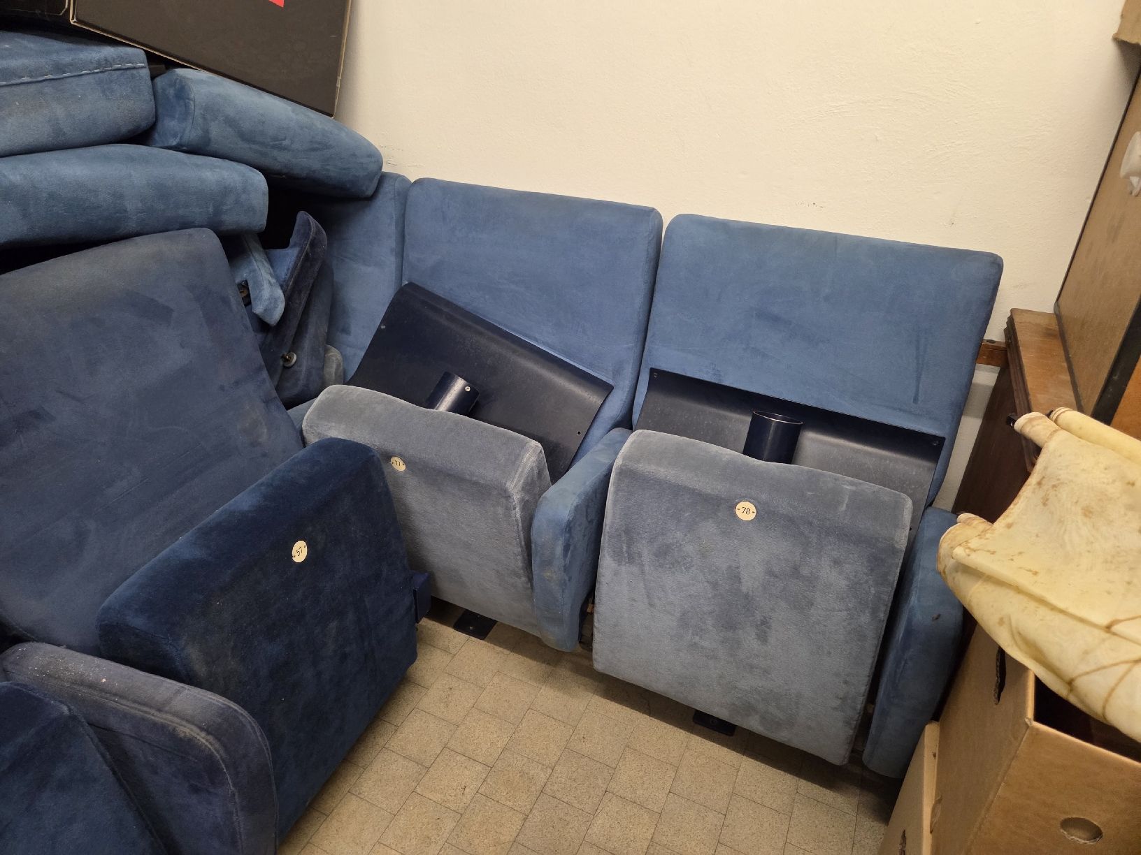 Fauteuils: 3er Kinosessel mit Ersatzteilen – D'occasion à Jona par TK189107