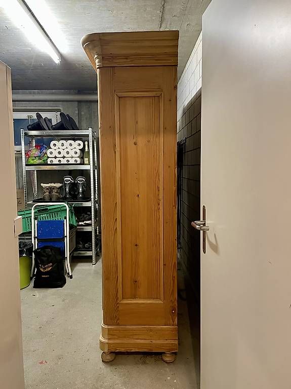 Armadi: Rustikaler Bauernschrank aus Holz – Usato da Wettswil venduto da Pandora95 3