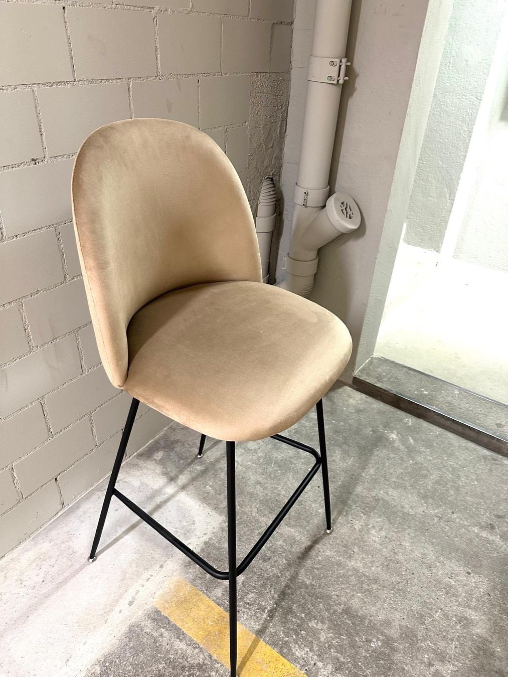 Beliani Sedie: Set mit 2 Barstühlen ARCOLA Samtstoff Taupe – Nuovo (secondo la descrizione) da Zürich venduto da igo_jvb5 6
